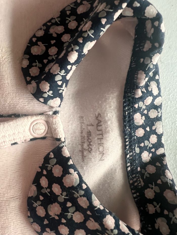 Ensemble fleurs de lune Sauthon Comprenant un body, un pyjama et un bonnet Très bon état Taille 1 mois Prix non négociable - photo numéro 2