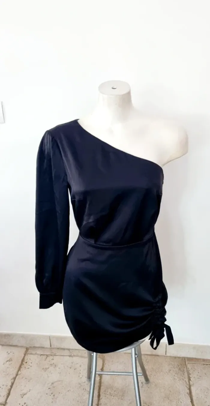 Robe noire satiné kookai asymétrique 36 - photo numéro 9
