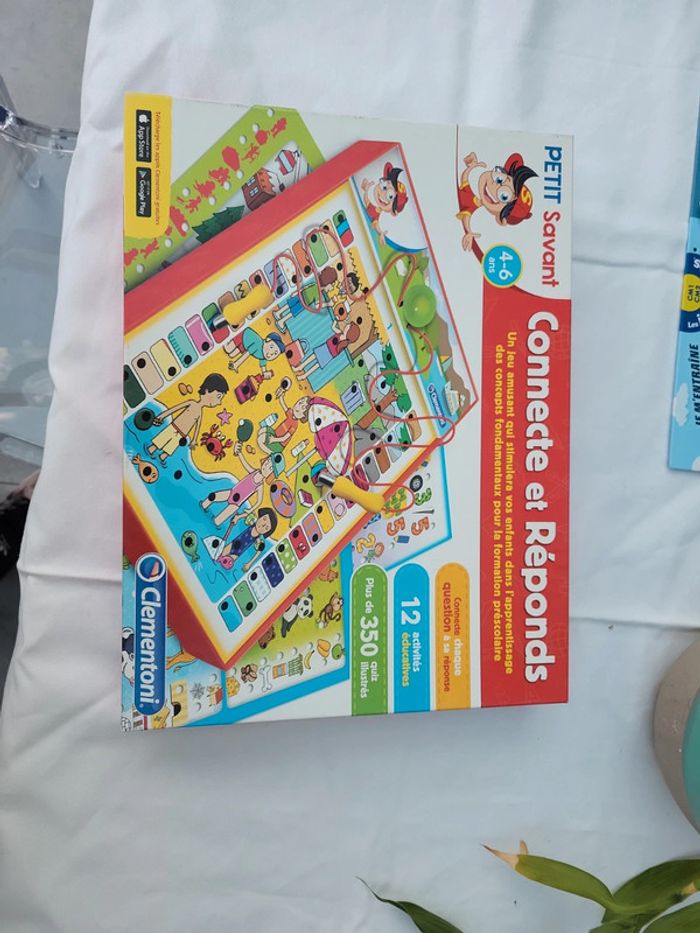 Jeu de société un à plusieurs joueur apprentissage petit savant