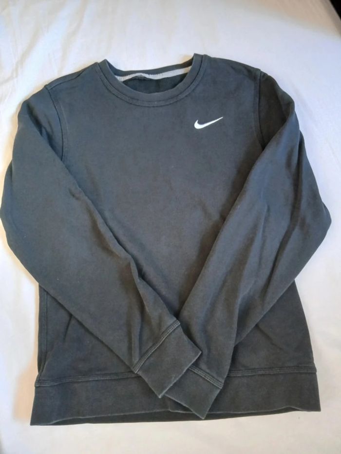 Pull Nike taille S - photo numéro 4