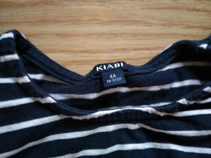 Robe bleue marine et blanche. Fille . Kiabi.
Taille 4 ans - photo numéro 5