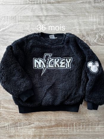 Pull moumoute noir Mickey DISNEY t.36mois
