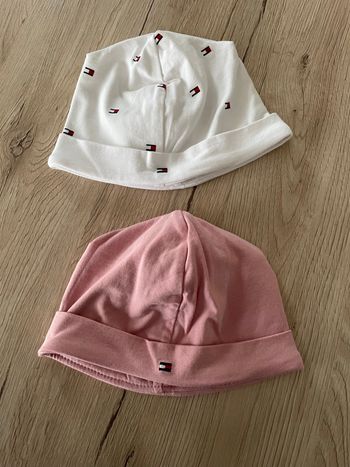 Lot bonnet Tommy Hilfiger