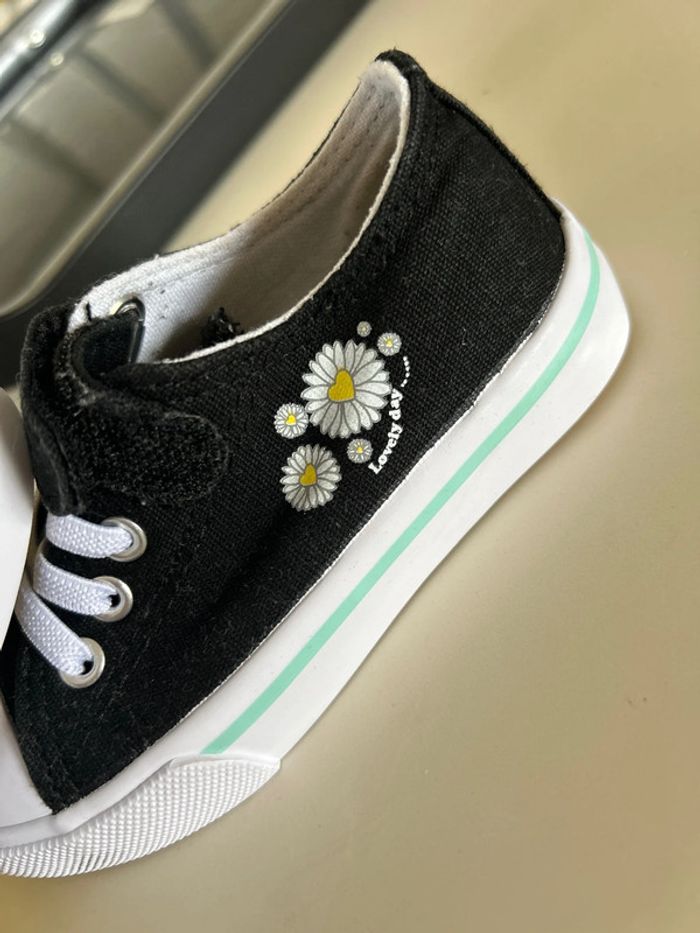 Zapatillas niña negras con motivos - photo numéro 2