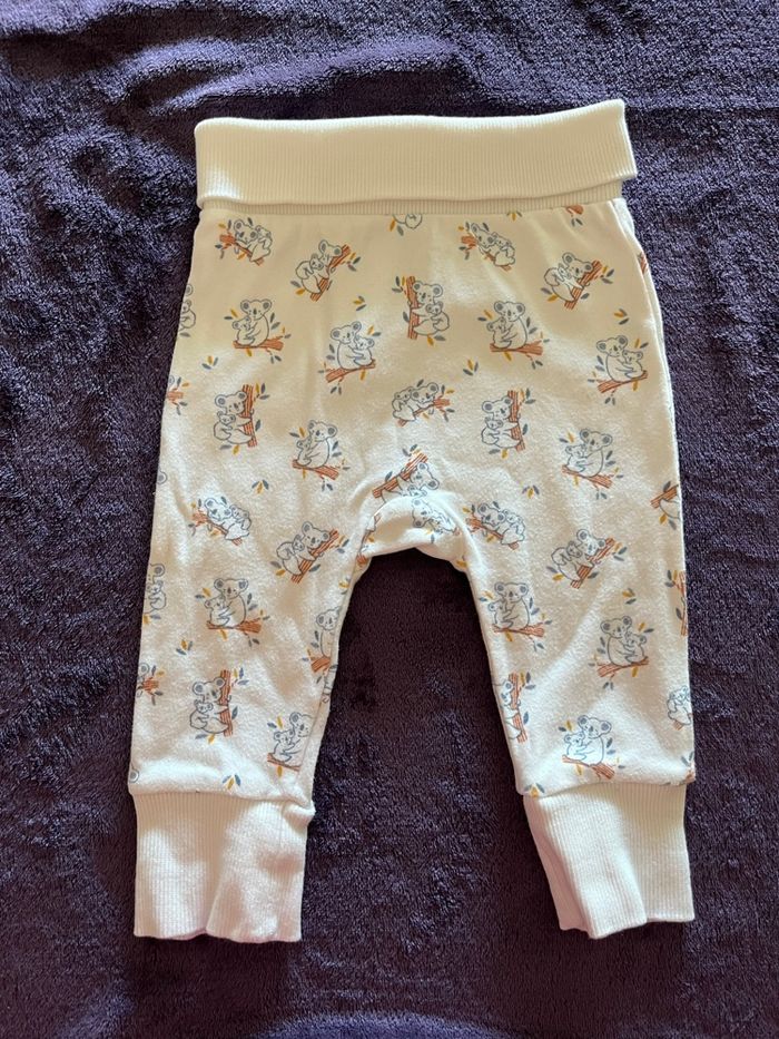 Lot de 3 pantalons bébé taille 9 mois diverses marques - photo numéro 2
