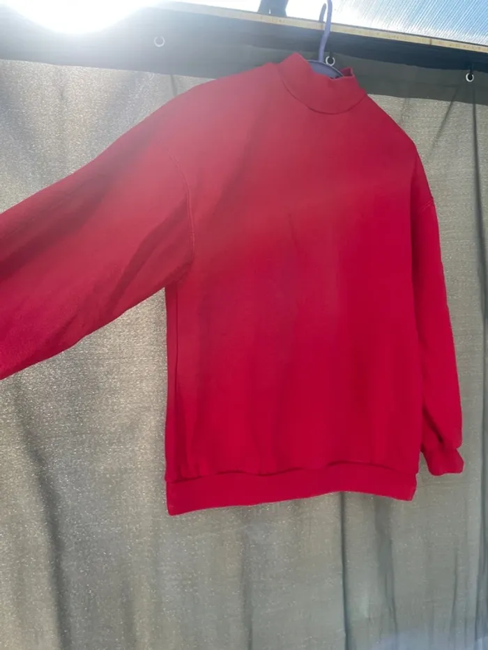 Pull à col rouge - photo numéro 2