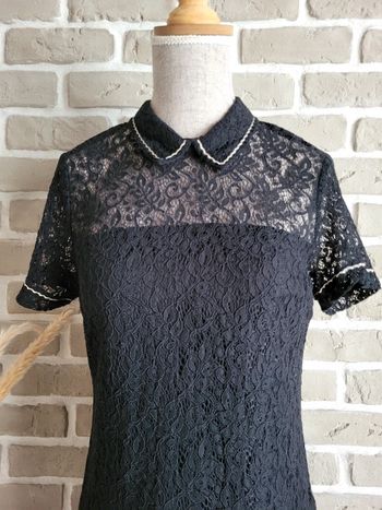 Robe en dentelle noire DDP avec liseré doré - Comm neuve