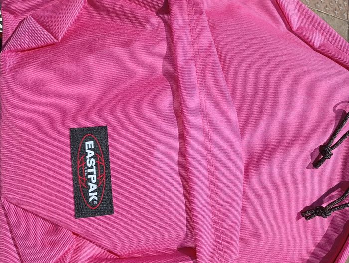 Très beau sac à dos Eastpak rose neuf à 30€
Avec le code il passe à 24€ - photo numéro 2