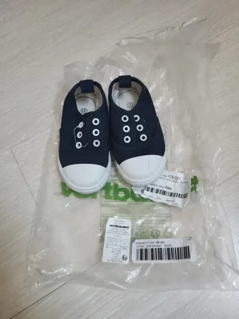 Tennis neuves verbaudet taille 21