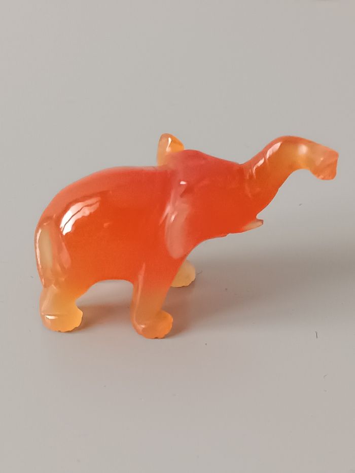 Éléphant orange en verre - photo numéro 6
