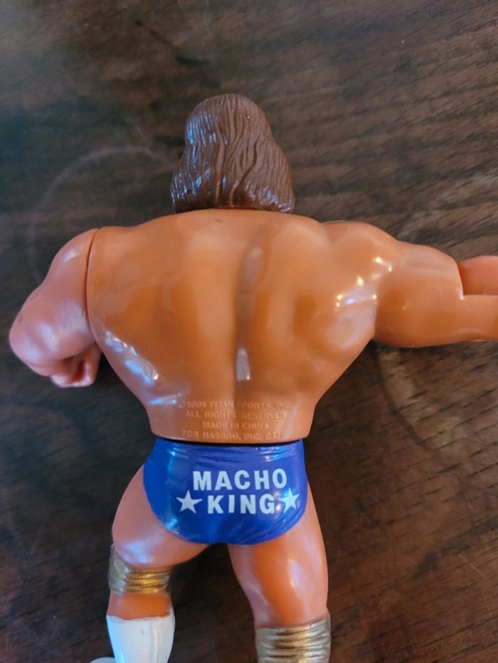 Vends figurine hasbro 1991 wwe titan sports macho king - photo numéro 3