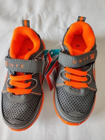 Baskets neuves. Pointure 24