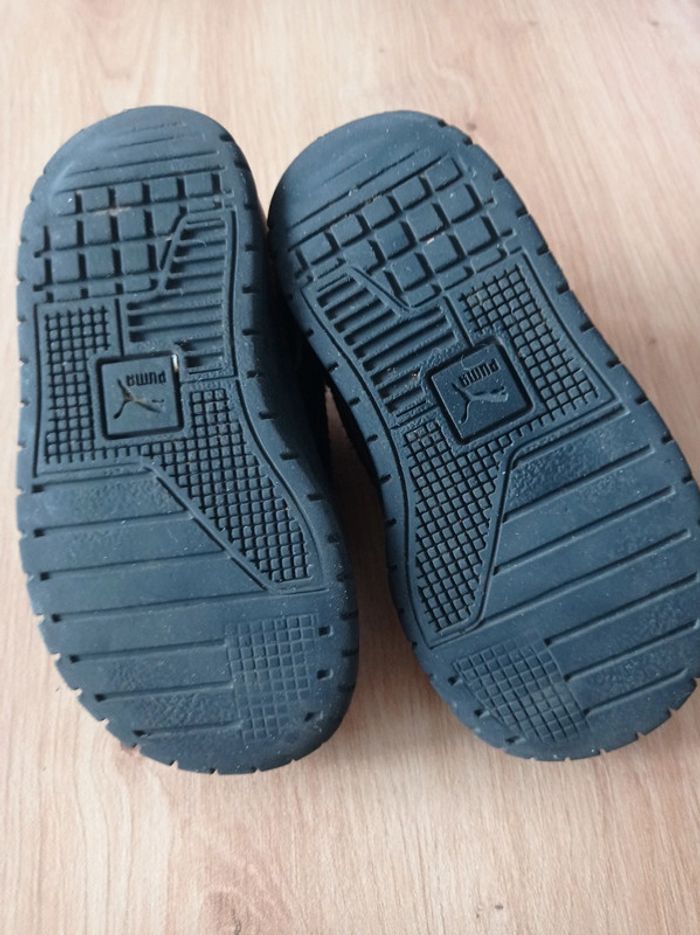 Baskets taille 19 - photo numéro 5
