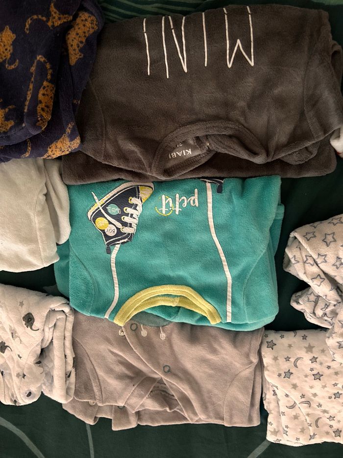 Lot 13 pyjamas 3 mois - photo numéro 3