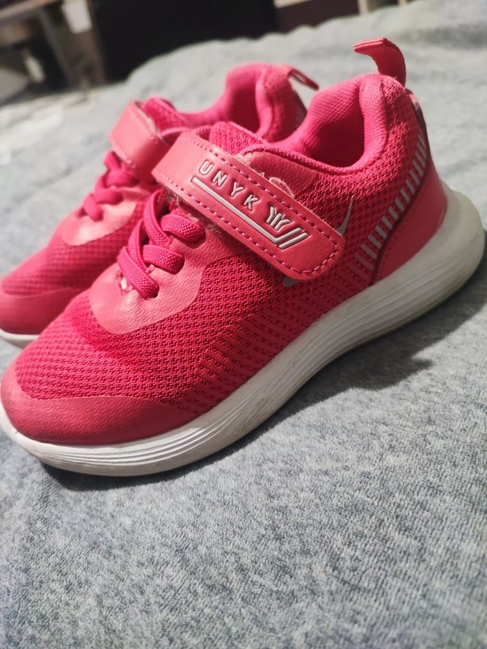 Basket  de sport pointure 28 - photo numéro 2