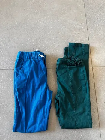 Lot de 2 pantalons tape à l'oeil 10 ans, bon état