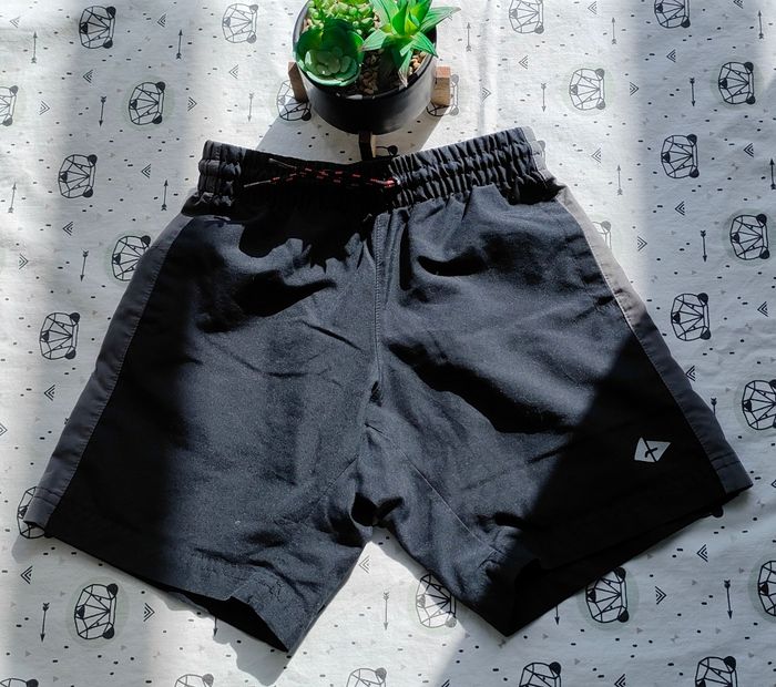 Short de sport taille 8 ans