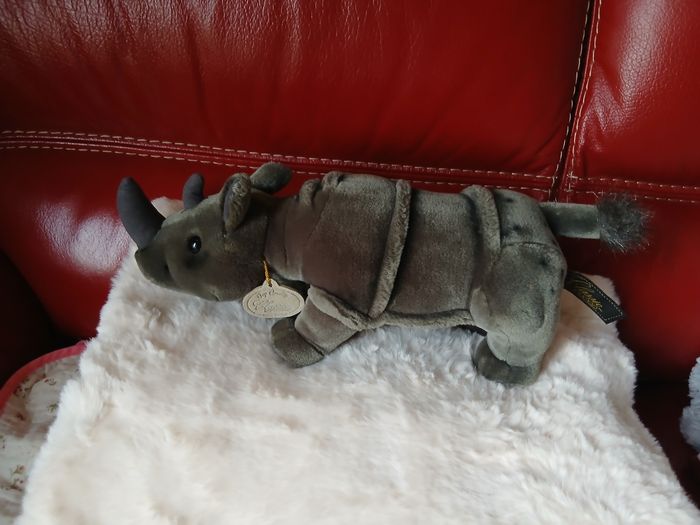 Peluche-doudou Rhinocéros *marque Aurora - photo numéro 3
