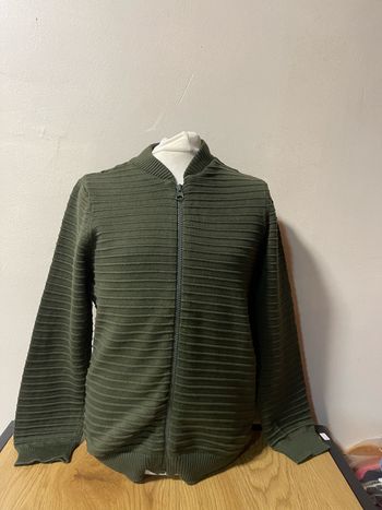 Gilet garçon taille 122/128