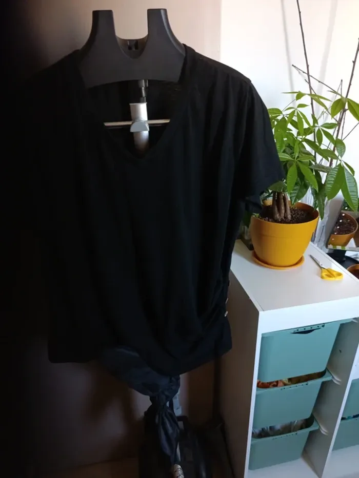 T-shirt noir neuf - photo numéro 5