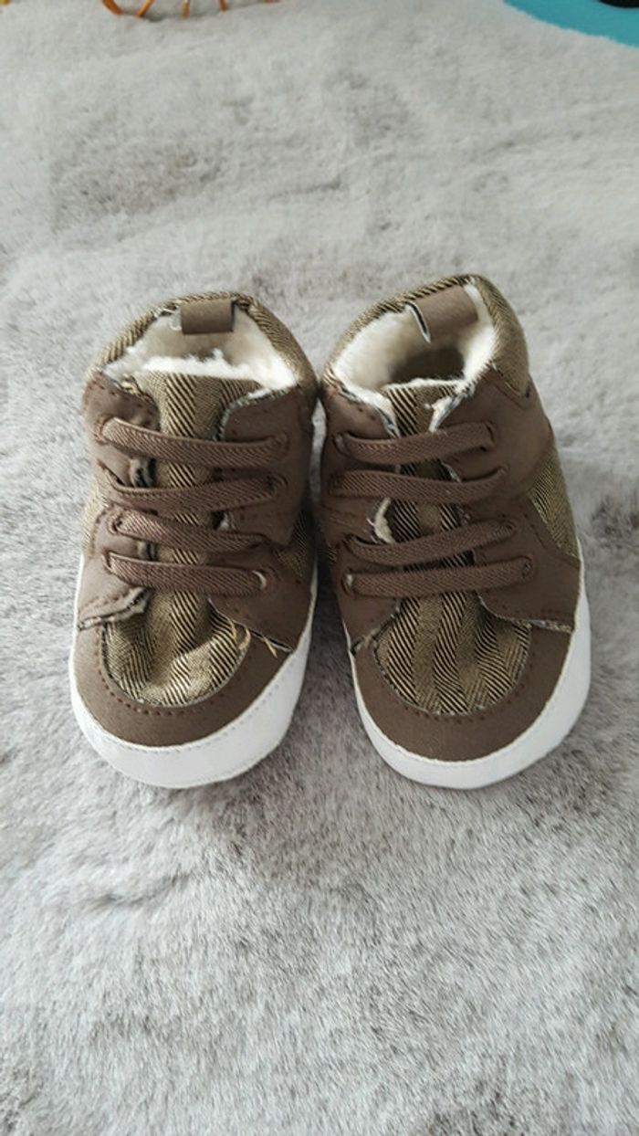 Chaussures bébé en tissu - photo numéro 2