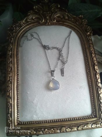 Collier pendentif en opaline sertie
