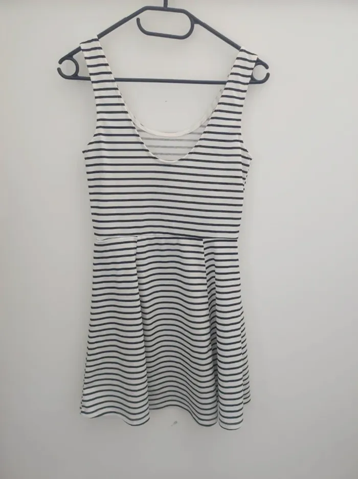 Robe patineuse H&M taille 36 - photo numéro 2