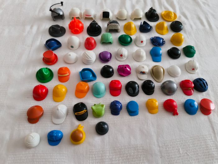 Lot chapeaux playmobil - photo numéro 3