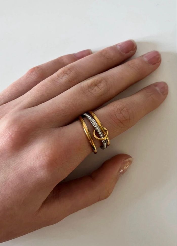Bague dorée multi-anneaux avec strass – style minimaliste tendance - photo numéro 5