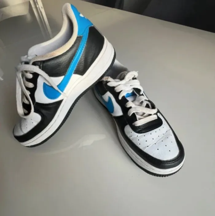 Nike air taille 35,5 pour enfant - photo numéro 3