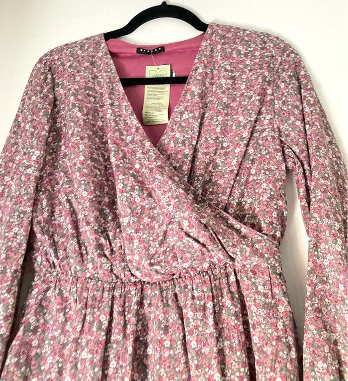 Robe Courte  A Fleurs Taille 38 - photo numéro 2