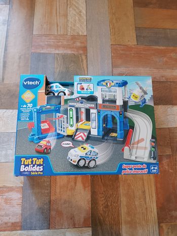Commissariat de police vtech super poste de police interactif  tut tut bolide