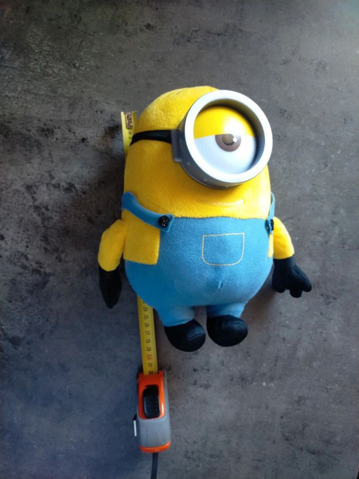 Peluche officiel minion, de moi moche et méchant avec son monocle - photo numéro 9