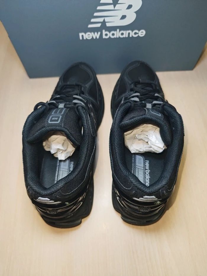 New Balance U1906 rjb Triple Noir neuf en 44,5 - photo numéro 6