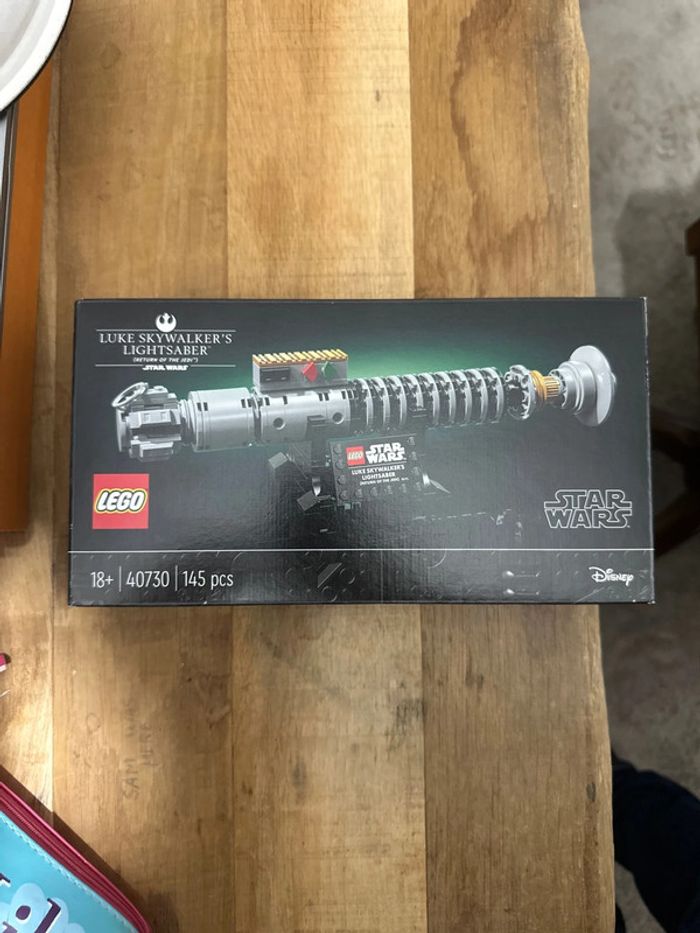 Set Lego Star Wars 40730 Sabre de Luke Skywalker’s - photo numéro 2