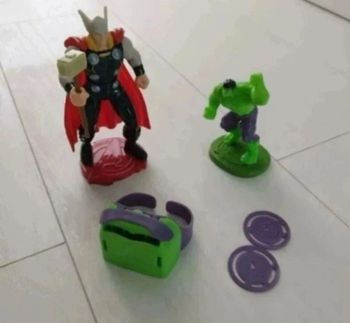 Lot de deux personnages Marvel