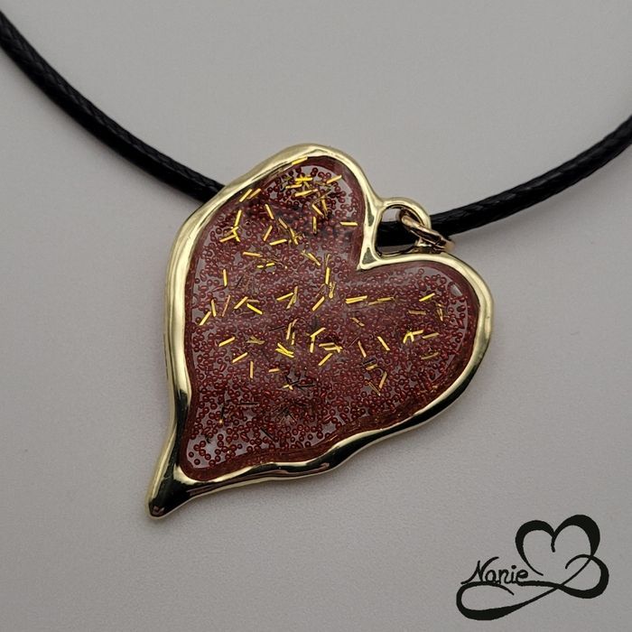 Pendentif en résine cœur doré et rouge ❤️ - photo numéro 3