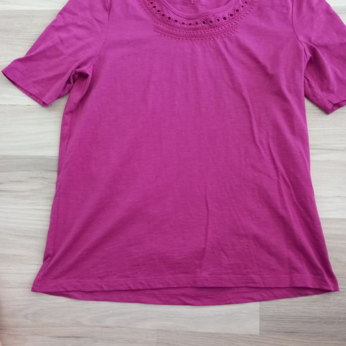 T-shirt femme à col en V violet C&A taille S - photo numéro 4