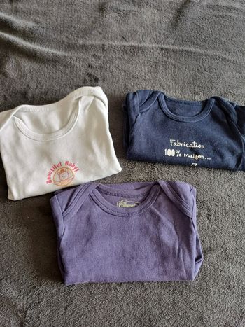 Lot 3 bodys T 6 mois