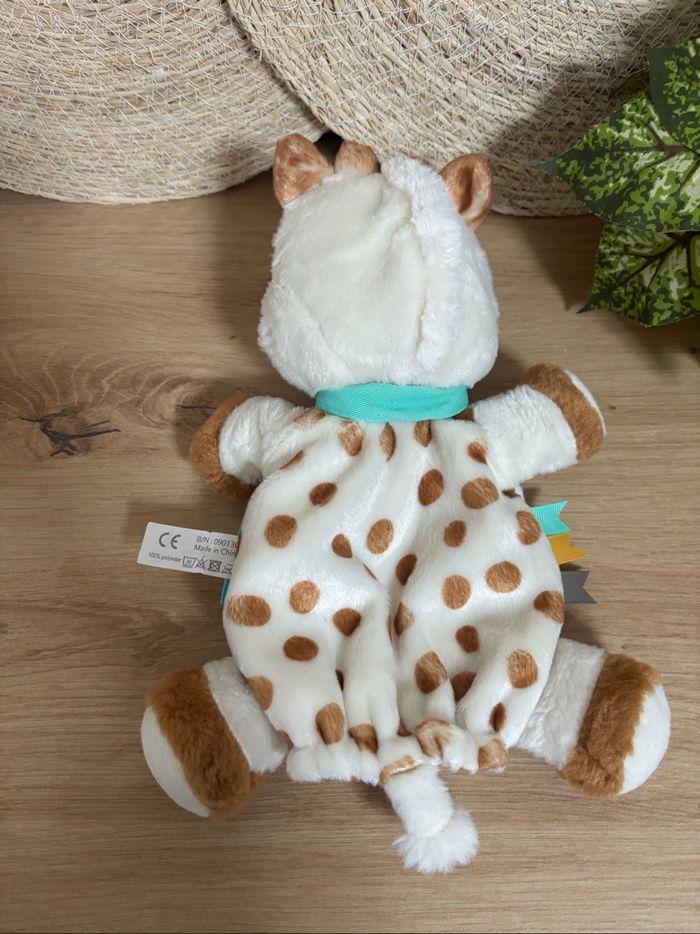 Neuf doudou marionnette Sophie la girafe vulli - photo numéro 3