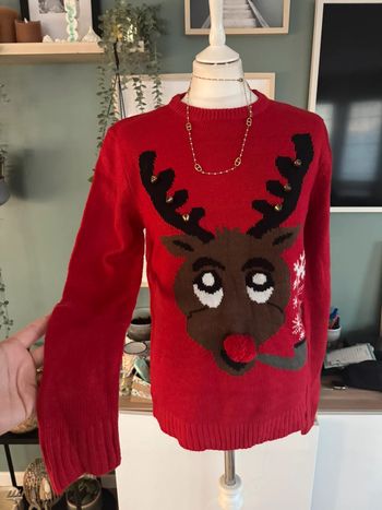 Pull de Noël taille S rouge blanc avec cloches et cerf