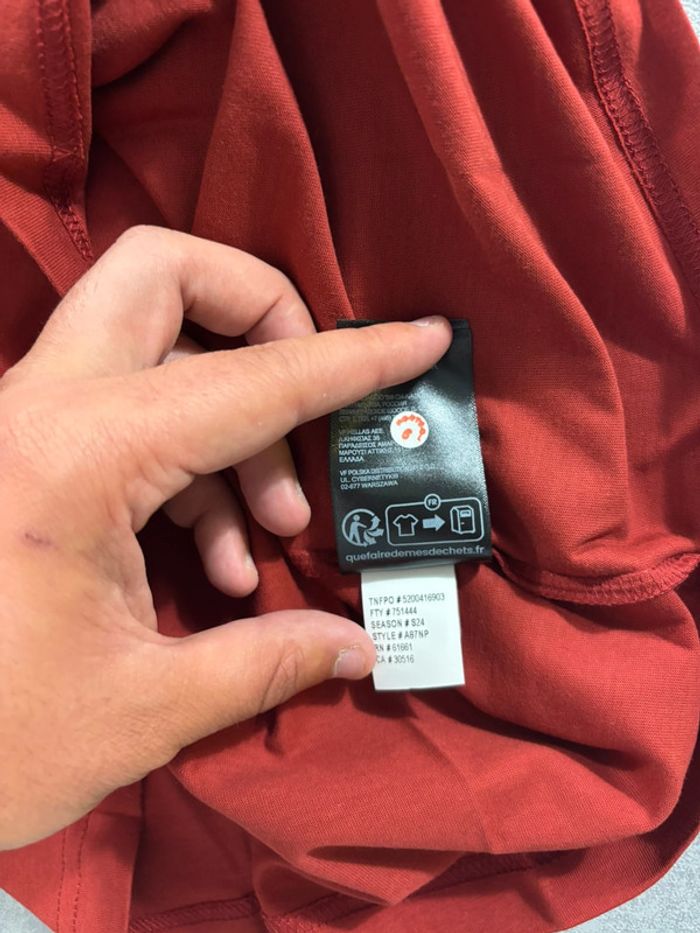 T-Shirt The North Face Rouge Taille S Neuf avec étiquette - photo numéro 8
