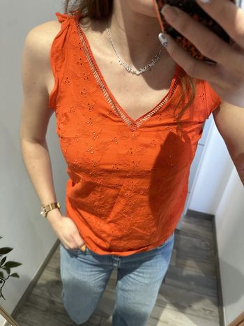 Haut broderies taille S NEUF