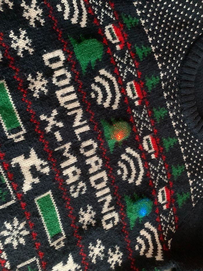 Pull de Noël lumineux - photo numéro 3