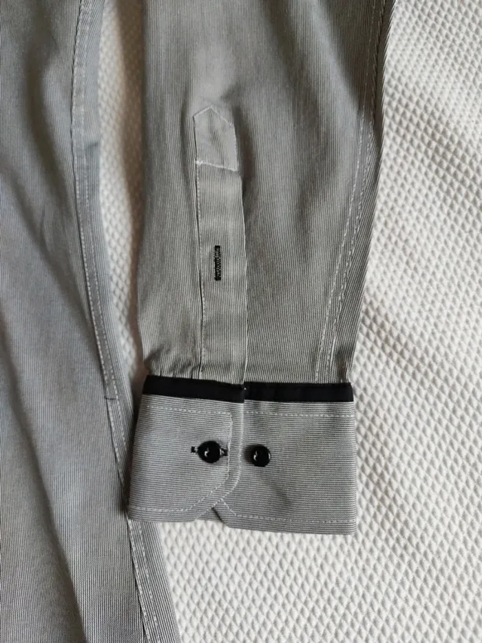Très belle chemise 38/40 - photo numéro 3