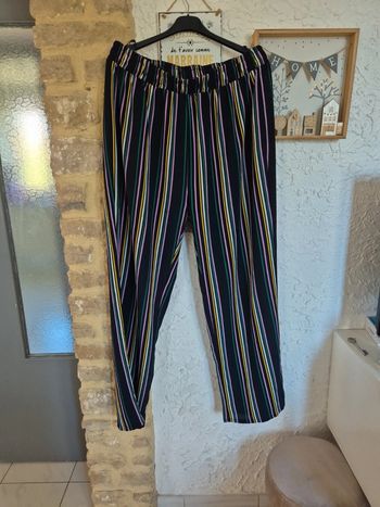 Joli pantalon fluide à jambes larges taille 48