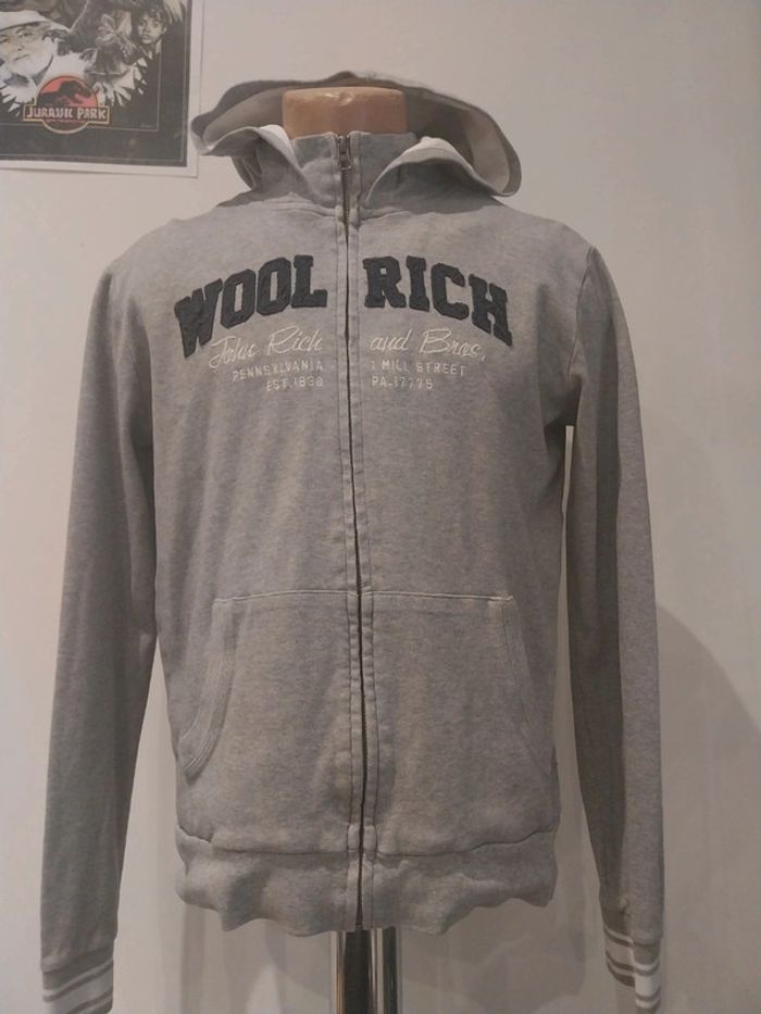 Veste zip full zip woolrich grise en très bon état 14 ans