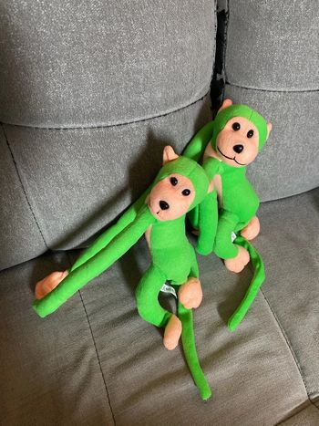 Lot 2 peluches singe