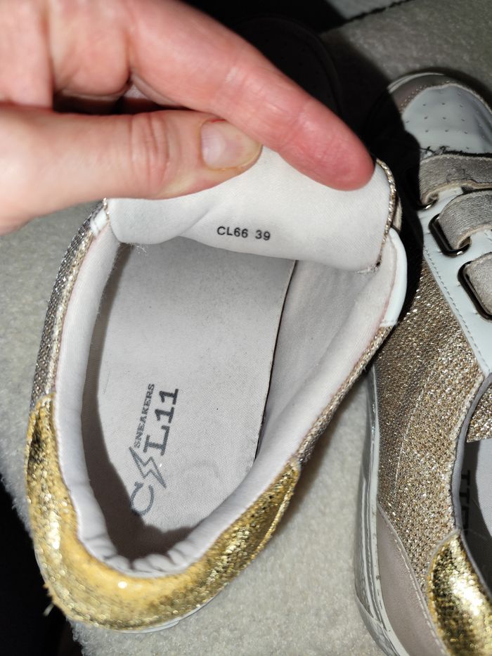 Baskets doré - photo numéro 5