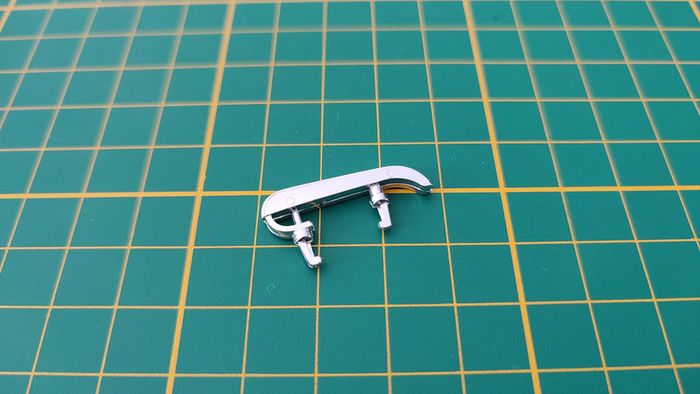 Pare-chocs avant pièce détachée miniature Jaguar XK 120 1948 1/24 Burago #B47 - photo numéro 2